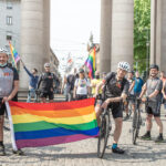 Ciclisti e runner al lancio di Rainbow Ride a Milano